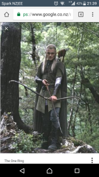 Mobile phone screenshot showing Orlando Bloom dressed as Legolas from The Lord of the Rings.